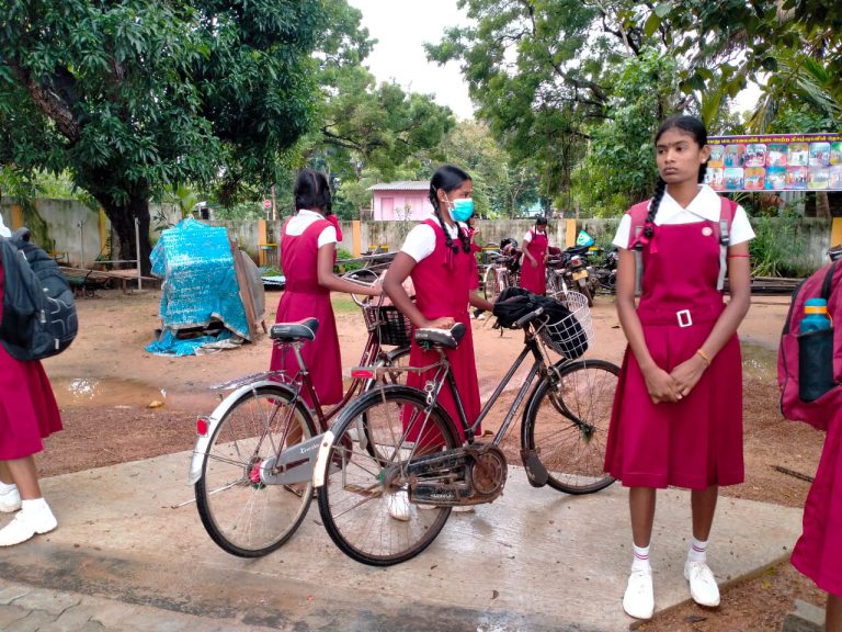 Ragazze con le biciclette