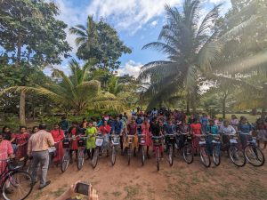 Gruppo con bici