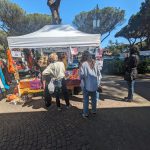 Gente al mercatino