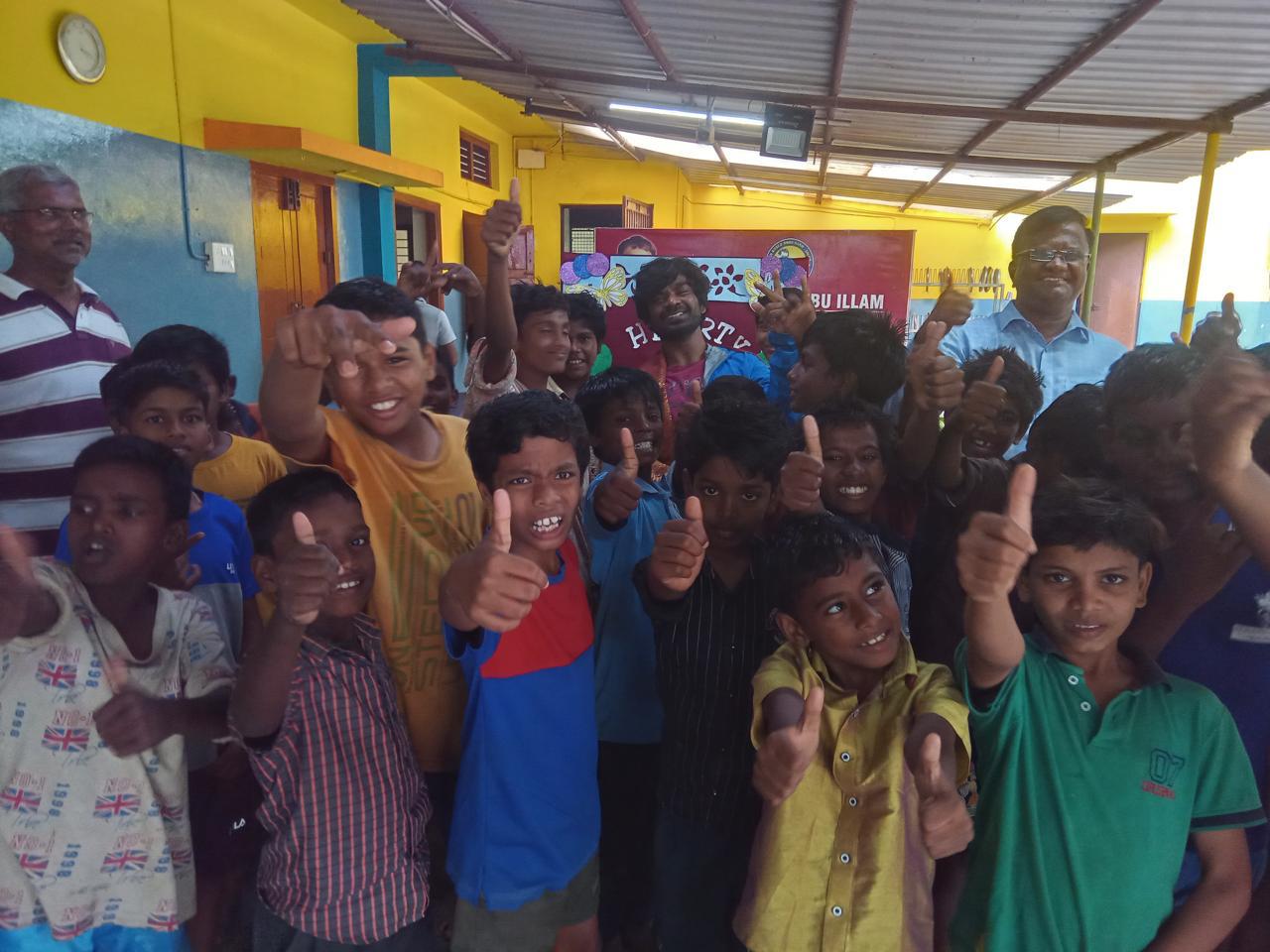 Con padre Casimir nell'anbu illam di Adivaram