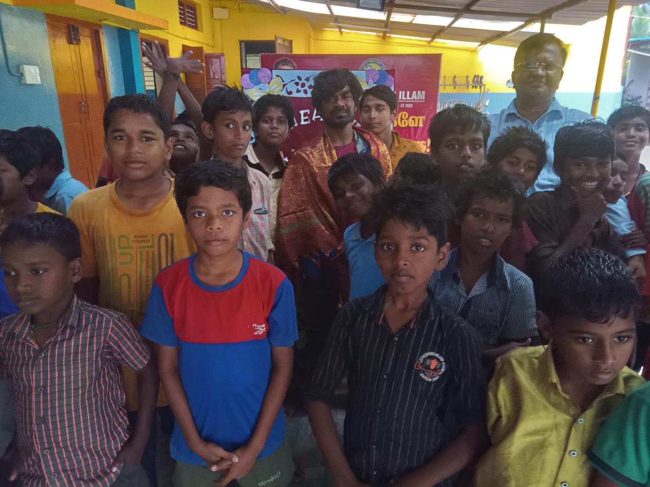 Con padre Casimir nell'anbu illam di Adivaram