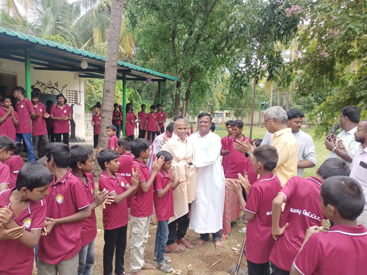 Ragazzi durante la Giornata Nazionale dell'Infanzia in India